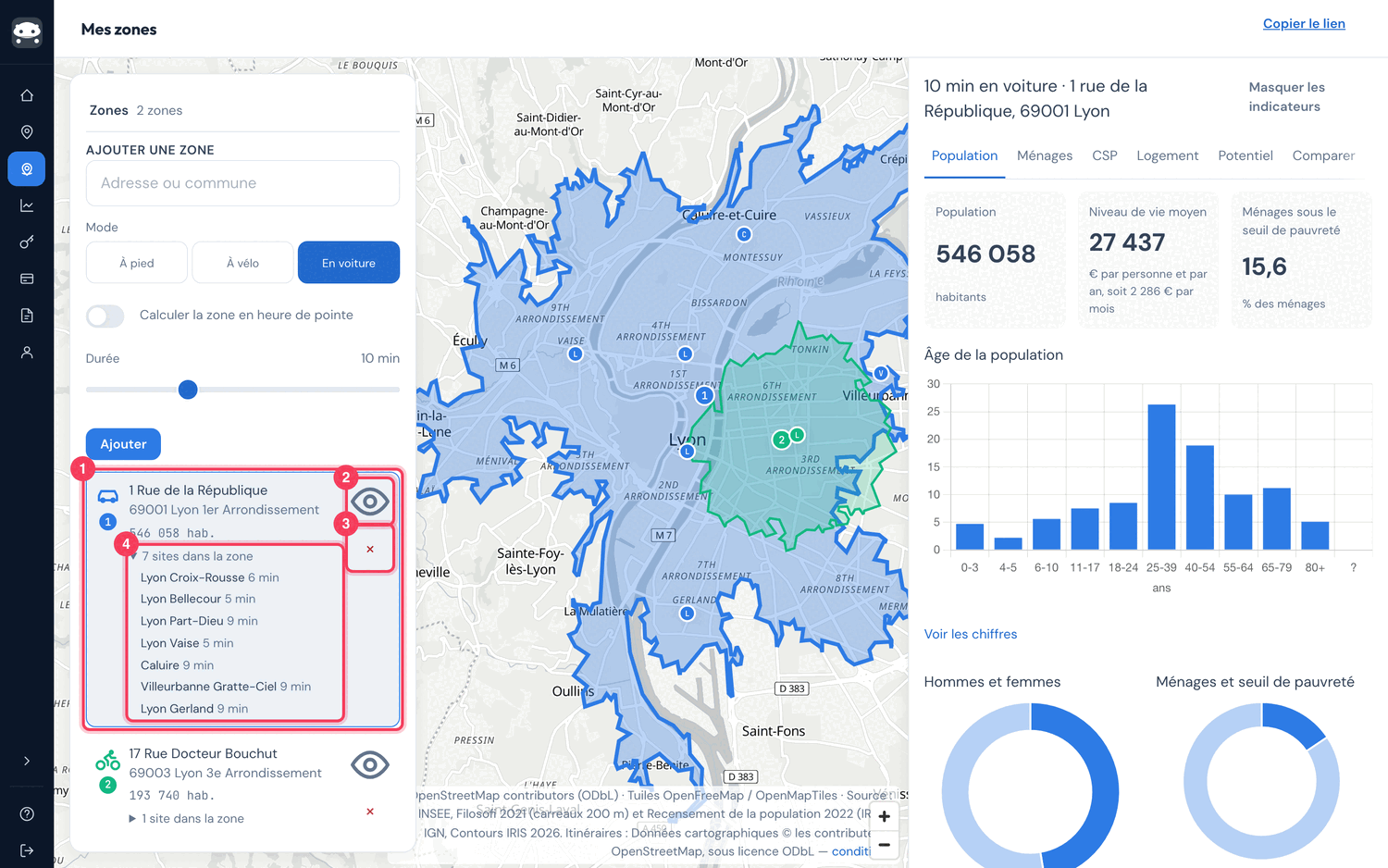 Écran Mes zones avec deux zones : dans la liste, la zone 1 (1 rue de la République, Lyon, 10 min en voiture, 546 058 hab.) est surlignée et déploie ses 7 sites dans la zone avec leur durée d'accès (Lyon Croix-Rousse 6 min, Lyon Bellecour 5 min, Lyon Part-Dieu 9 min…) ; la zone 2 (17 rue Docteur Bouchut, Lyon 3e, 10 min à vélo, 193 740 hab.) compte 1 site dans la zone ; chaque ligne porte une icône œil et une croix rouge ; sur la carte, les deux contours bleu et vert se recouvrent et les sites sont marqués d'un L.
